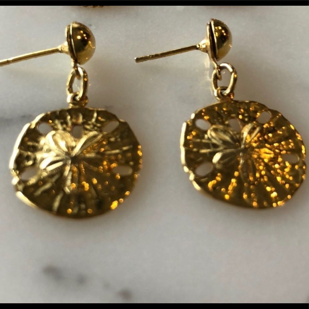 Sand dollar earrings in gold